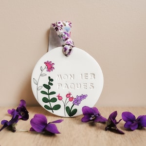 Médaillon fleurs décoration personnalisé en argile - Cadeau invité ou marque place mariage ou baptême