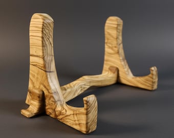 Custom Cutting Board Stand – Personalized Engraved Wood Display Holder | Walnut or Maple Board Easel, Kitchen Gift for Chefs