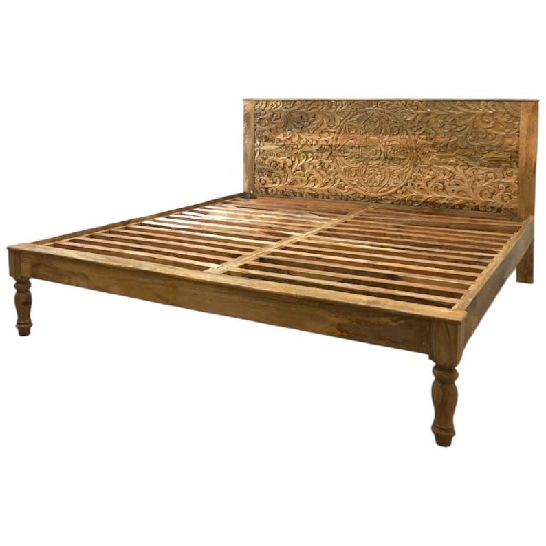 Hand-Carved Mandala King Bed Frame: Solid Mango Wood Platform bild 4