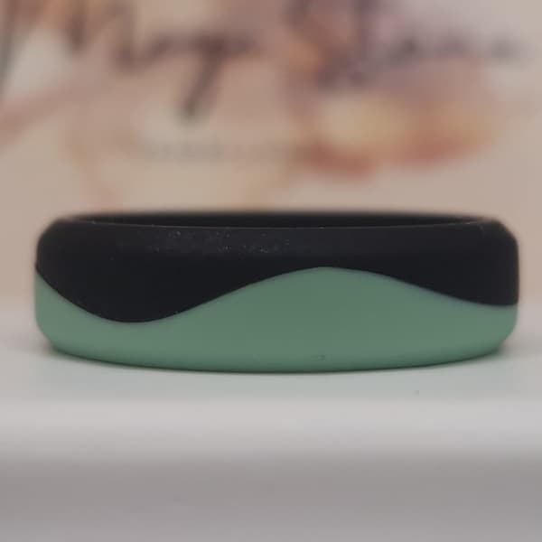 Bague en silicone moitié-moitié menthe et noir