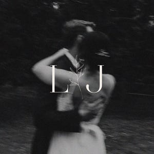 LとJのイニシャルウェディングモノグラム • 結婚式用カップルモノグラム • ウェディングロゴ • モダン • イニシャルロゴ • L&Jのイニシャル • 花柄 •