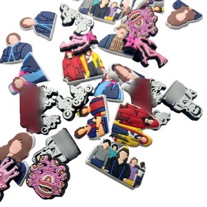 Mysteriöse Parallele Strange World Adventure Characters Inspirierte Kroko / Schuhanhänger Sets & Singles
