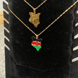 Collar con el mapa de Kenia: colgante bañado en oro de 18 quilates con diseño de bandera o en oro liso (cadena de 45 cm)