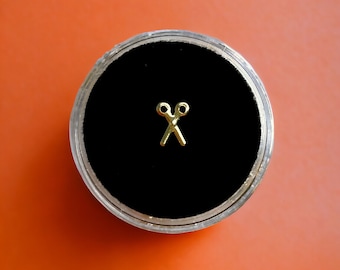 Gold Sissors Tooth Gem