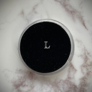 Gema de diente en forma de “L” de plata