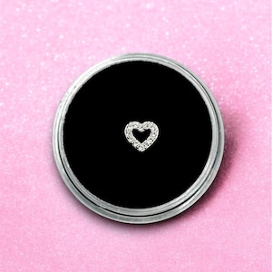 Srebrny wisiorek w kształcie zęba w kształcie serca z diamentami