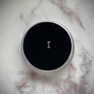 Gema de dente de prata “I”