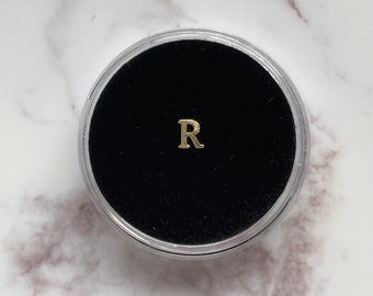 Gold “R” Tooth Gem