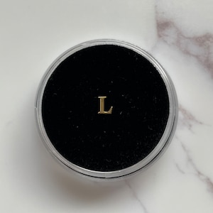 Gema de diente en “L” de oro
