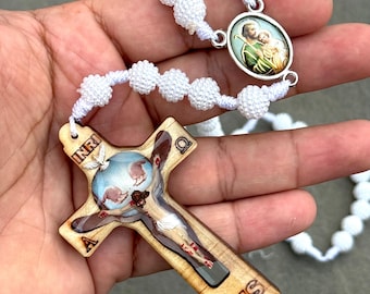 Rosario de madera hecho a mano: cuentas de oración católicas con crucifijo de Jesús