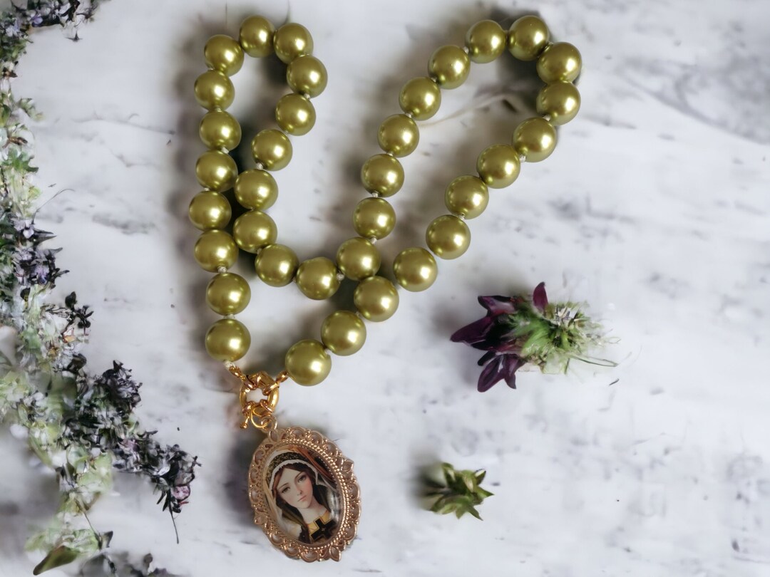 Holy Mary Shell Virgin Mary Necklace, Green Shell Pearl Necklace With Unique Gold Holy ...