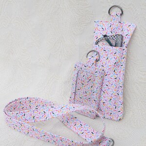 Cordón acolchado con bolsillo y portatarjetas / Conjunto de cordón para profesor / Llavero de tela para la muñeca / Portatarjetas de identificación con bolsillo para bolígrafo / Varios colores