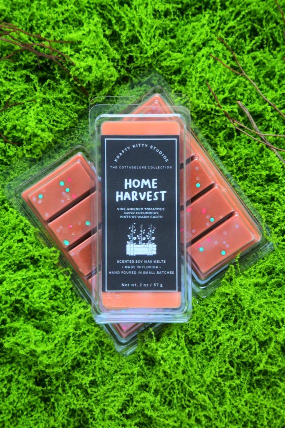 Home Harvest: Vine-Ripened Tomatoes, Crisp Cucumbers & Warm Earth | Natural Soy Wax Melt