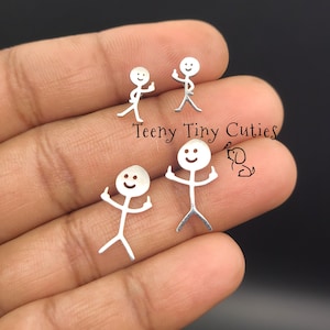 中指を立てる / 鳥をあげる / F - ユー - スタッドピアスペア。ユニセックス、プッシュバック、シルバー＆ゴールドのステンレススチール製。