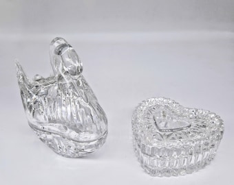 Piccole scatole/cofanetti vintage in cristallo al piombo di varie forme (cigno e cuore) per gioielli o tavolette.