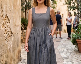 Vestido midi de lino con escote cuadrado, cintura fruncida y bolsillos funcionales.