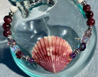 Purple scallop center beaded bracelet