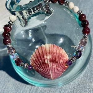 Purple scallop center beaded bracelet