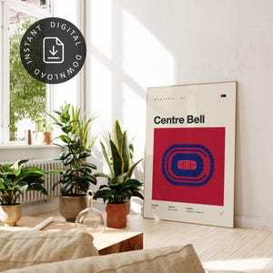 K&ouml;nnte beinhalten: Ein gerahmtes Poster mit dem Text "Centre Bell" und einer rot-blauen Stadiongrafik. Das Poster lehnt an einer Wand in einem Raum mit Pflanzen und einem Fenster. Ein Sofort-Download-Symbol befindet sich oben links.