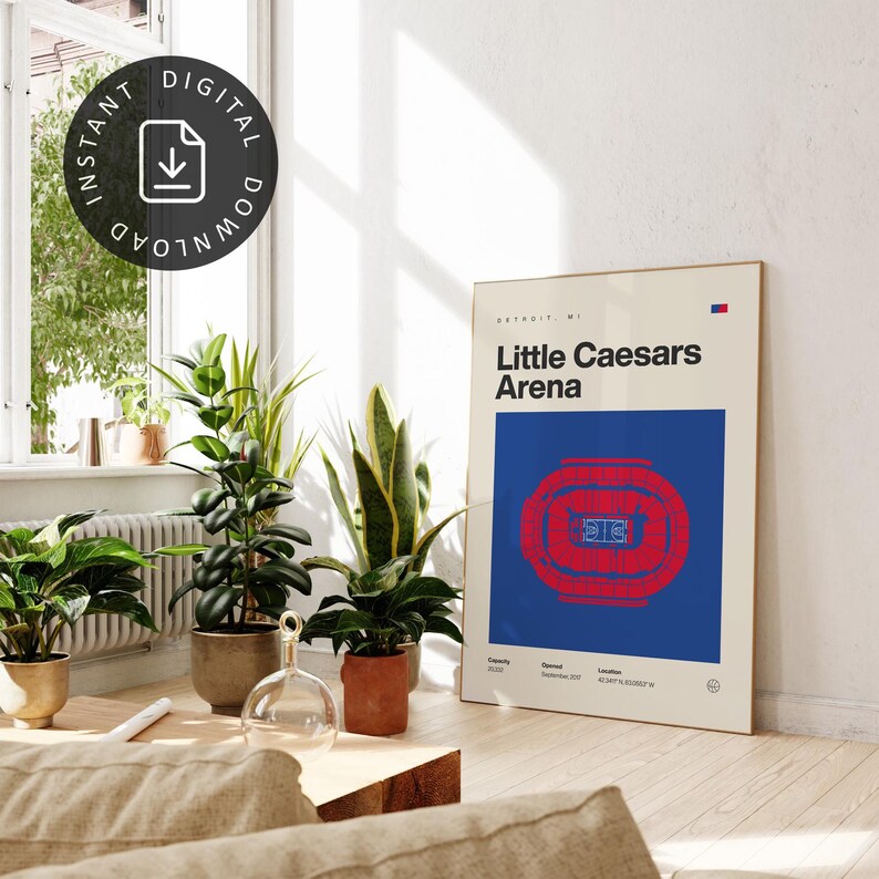 以下が含まれることがあります： デトロイトのLittle Caesars Arenaのミニマルな建築図面が描かれた縦型ポスター。Little Caesars Arenaの文字、青い正方形の中に配置された赤いスタジアムの平面図、そしてクリーム色の背景に記載された所在地情報が含まれています。