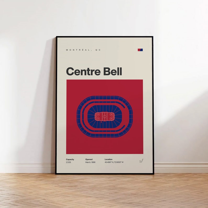 K&ouml;nnte beinhalten: Gerahmtes Poster mit dem Text "Centre Bell" in Schwarz. Darunter zeigt ein rotes Rechteck ein blaues und wei&szlig;es Arena-Design. Das Poster enth&auml;lt Details: "MONTREAL, QC", Kapazit&auml;t, Er&ouml;ffnungsdatum und Standortkoordinaten. Eine kleine Flagge befindet sich oben rechts.