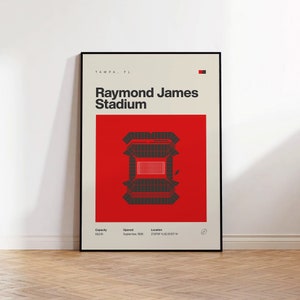 Peut inclure: Une affiche rouge et blanche avec un cadre noir représentant une vue aérienne du Raymond James Stadium à Tampa, en Floride. L'affiche comprend le nom du stade, son emplacement, sa capacité et sa date d'ouverture.