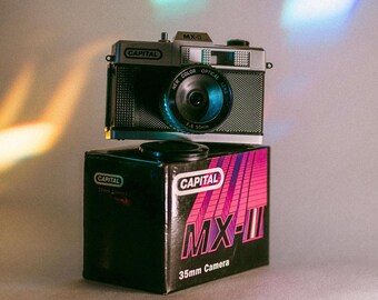 Juego de cámara Capital MX-II de 35 mm con estuche, caja y manual originales, 1986.