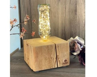 Modern Rustikale Altholz Balken Stehlampe mit Glasflasche und Lichterkette geölt / natur Upcycling KLEIN