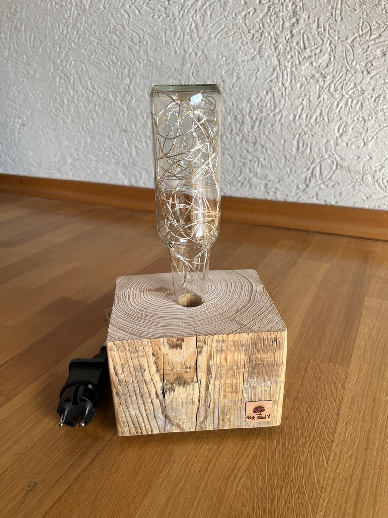 Modern Rustikale Altholz Balken Stehlampe mit Glasflasche und bunter Lichterkette geölt / natur Upcycling KLEIN Somersby Cider