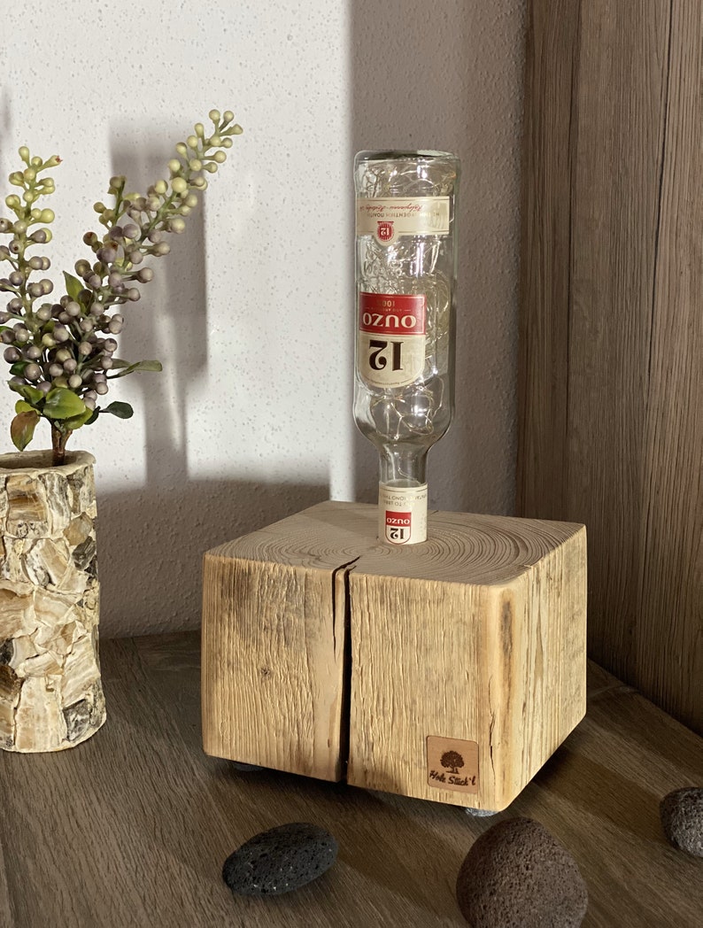 Modern Rustikale Altholz Balken Stehlampe mit Glasflasche und bunter Lichterkette geölt / natur Upcycling KLEIN 画像 3