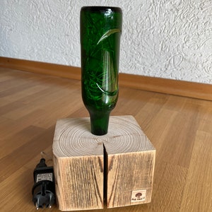 Modern Rustikale Altholz Balken Stehlampe mit Glasflasche und bunter Lichterkette geölt / natur Upcycling KLEIN Gösser