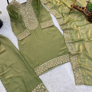 Traje palazzo de seda Fendy verde claro: bordados elaborados, lentejuelas, trabajo artesanal, ropa de fiesta india confeccionada.
