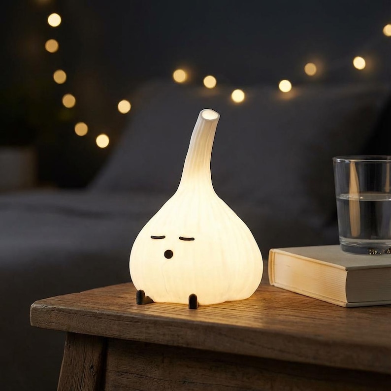 Bonita luz de noche de ajo / Lámpara decorativa de cocina kawaii / Regalo divertido para amantes de la comida / Repelente de vampiros para escritorio / Iluminación de ambiente vegetal alimentada por USB