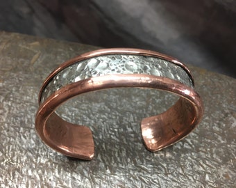 Forged artisanal bracelet, pure copper and white iron (or brass) set with lunar hammering