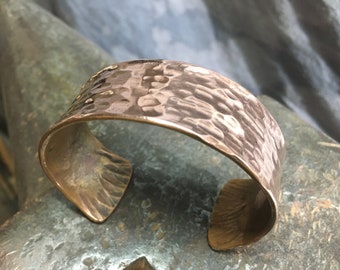 Handcrafted bracelet, pure copper, hammered, cuff (24mm)