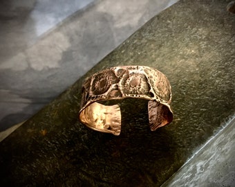 Handcrafted cuff bracelet forged in pure copper, "IMPACTS", unique piece