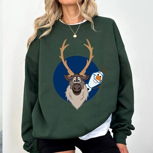 Disney Frozen 2 Olaf und Sven T-Shirt, Disney Olaf Sven Portrait Shirt, Disneyland Passendes Familienfest Geschenk 2026, Disney Weihnachts-T-Shirt Bild 4