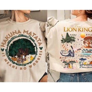 Carte recto verso du Roi Lion Pride Rock Disney Hakuna Matata chemise, chemise le roi lion Mufasa Simba Timon Pumbaa, chemise assortie pour la famille Disneyland