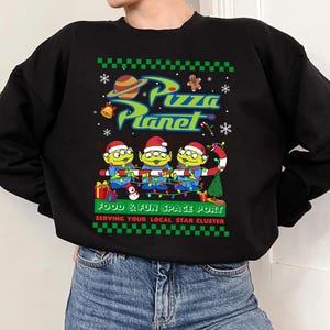 Disney Pixar Toy Story 3 Pizza Planet Aliens hässliche Weihnachten Pullover Shirt, Santa Aliens T-Shirt, Disneyland Familie Shirt, Walt Disney World T-Shirt