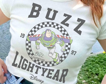 Camiseta retro de Buzz Lightyear de Toy Story de Disney Pixar, camiseta vintage con retrato de Buzz Lightyear, viaje a Disneyland 2026, atuendos para viajar a Disneyland