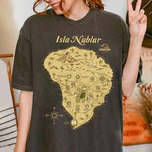 Chemise carte Jurassic Park Isla Nublar, chemise Jurassic Park, chemise Jurassic World, chemise T-Rex dinosaure, chemise assortie famille voyage Disneyland
