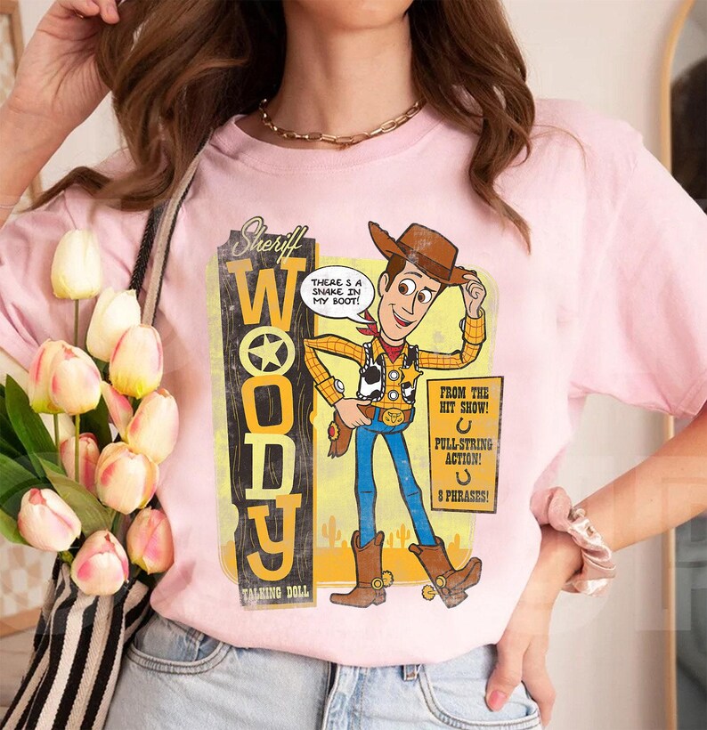 Camiseta de muñeco parlante del Sheriff Woody de Toy Story de Disney Pixar, camiseta de conjuntos familiares a juego para el viaje a Disneyland, camiseta de Magic Kingdom de Walt Disney World imagen 2