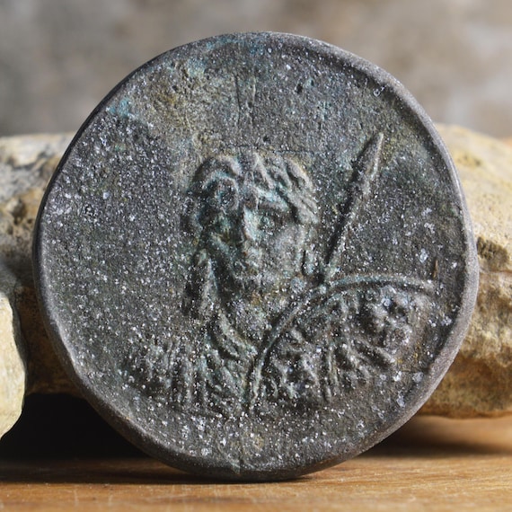 Niketerion (victory medallion) bearing the effigy of Alexander III the Great