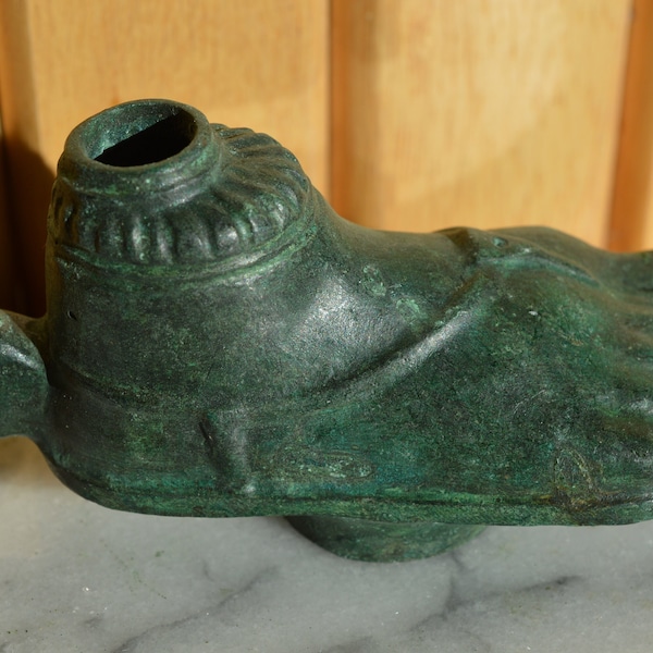 Lampe à huile romaine en bronze avec poignée