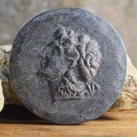 Niketerion (victory medallion) bearing the effigy of Alexander III the Great