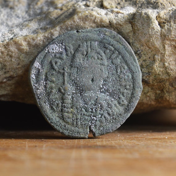 Byzantine Empire Æ Follis - Maurice Tiberius, Mint Constantinople Bronze Coin