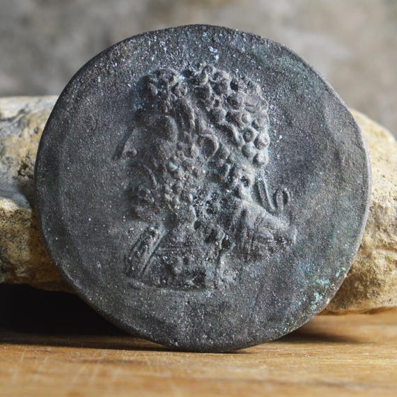 Niketerion (victory medallion) bearing the effigy of king Philip II of Macedon