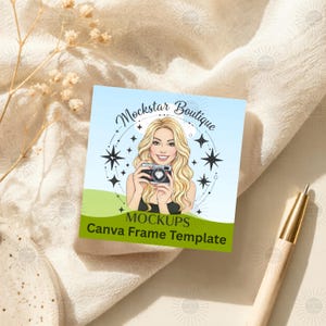 Puede incluir: Una maqueta de plantilla de marco Canva cuadrada con una ilustración de dibujos animados de una mujer rubia sosteniendo una cámara. La imagen tiene el texto "Mockstar Boutique" y "MOCKUPS Canva Frame Template" en verde y negro.