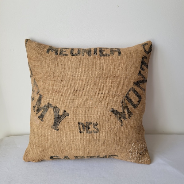 Coussin unique en toile de jute déhoussable upcycling sac vintage