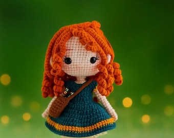 Boneca de crochê feita à mão, cabelo ruivo encaracolado, lembrança personalizada.